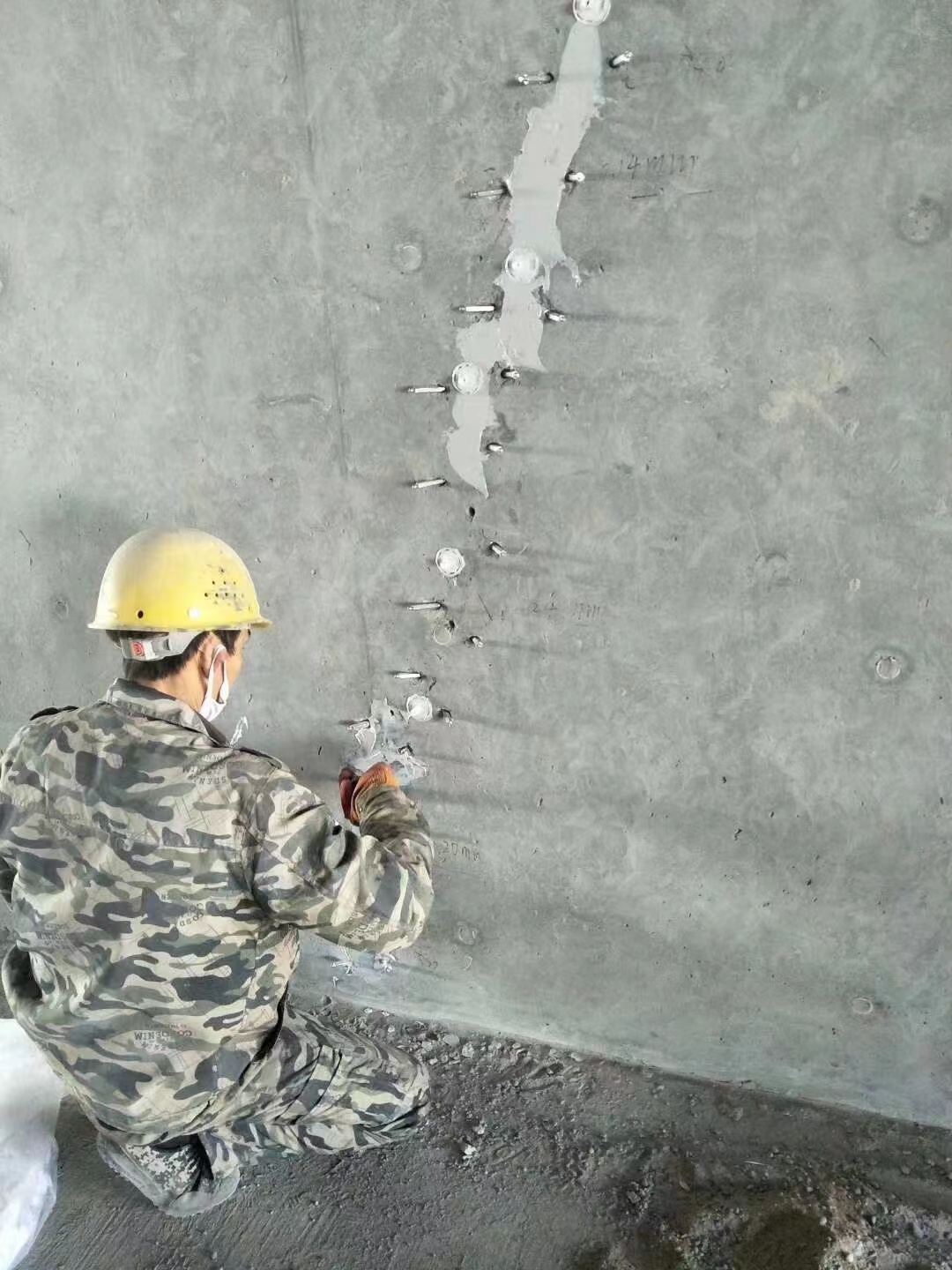 海兴混凝土楼板裂缝加固施工的方案